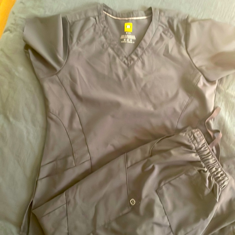 Medium wonder wink scrubs